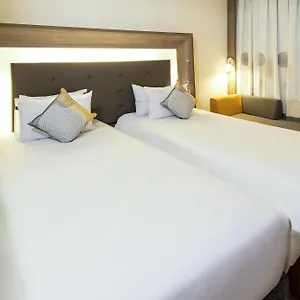 4* מלון Novotel World Forum