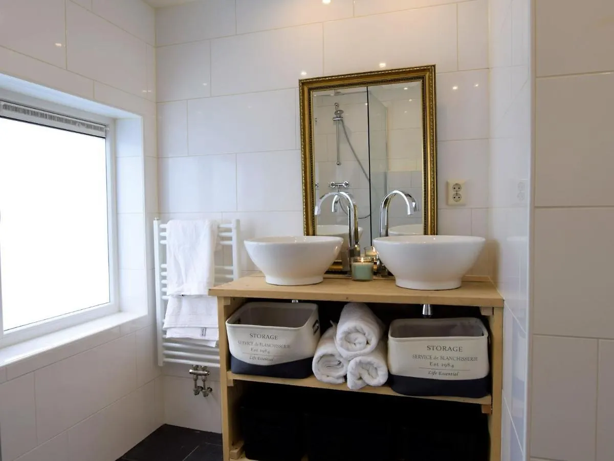 فندق Beautiful Houseboat With Terrace Jacuzzi لاهاي هولندا