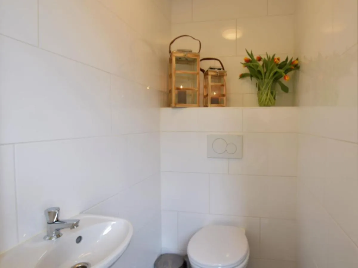 فندق Beautiful Houseboat With Terrace Jacuzzi لاهاي 0*,  هولندا