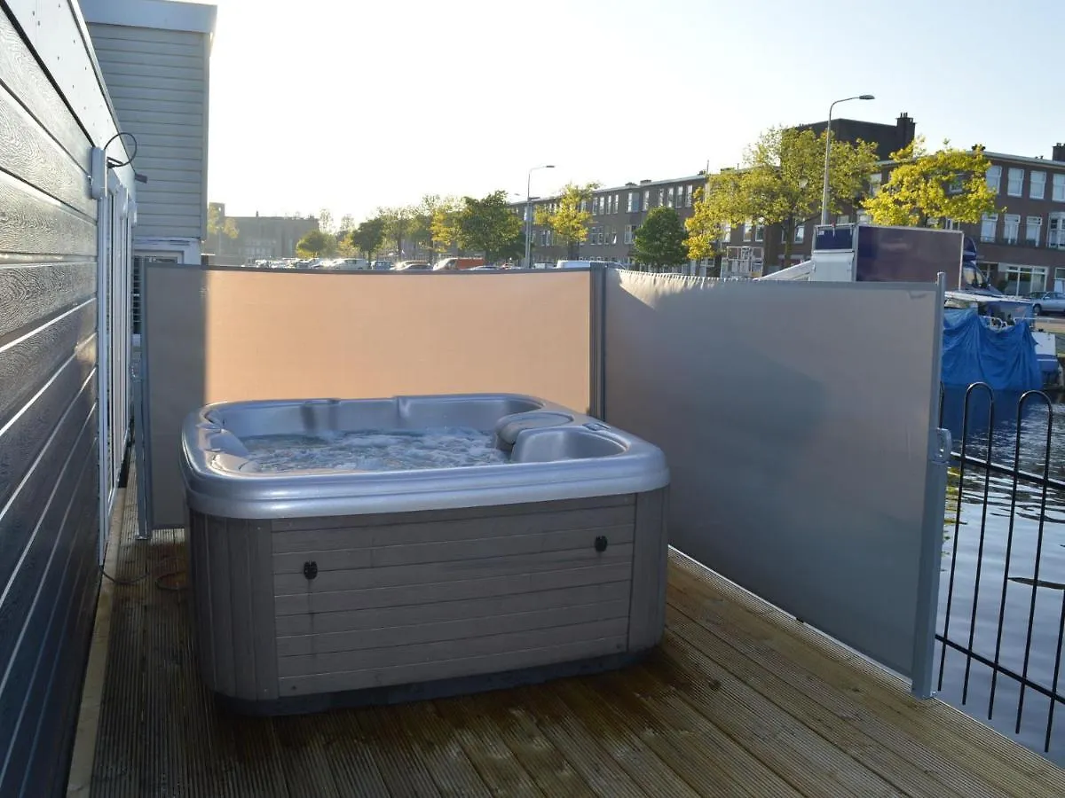 بوتيل فندق Beautiful Houseboat With Terrace Jacuzzi لاهاي